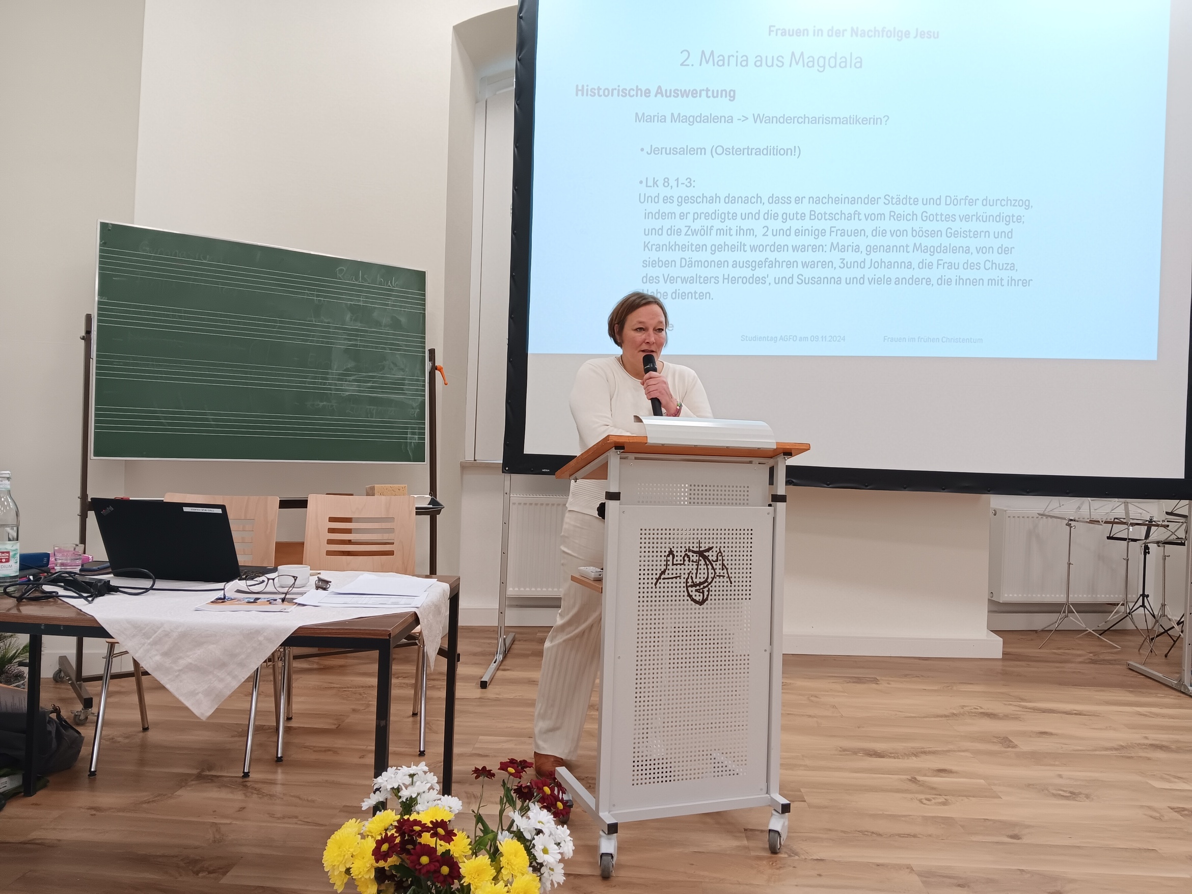 Dr. Agnes Rosenhauer bei ihrer Arbeit mit uns