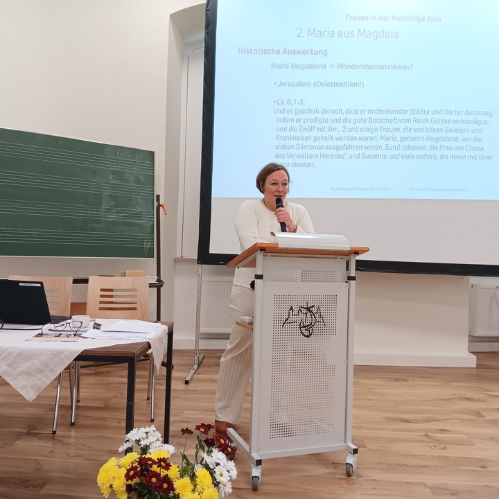 Dr. Agnes Rosenhauer bei ihrer Arbeit mit uns